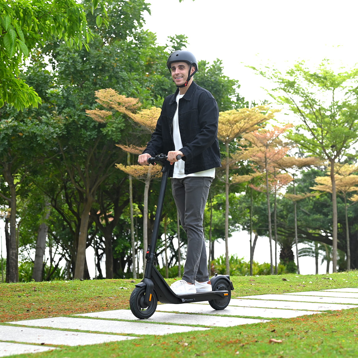 Inmotion Air Electric Scooter view 2