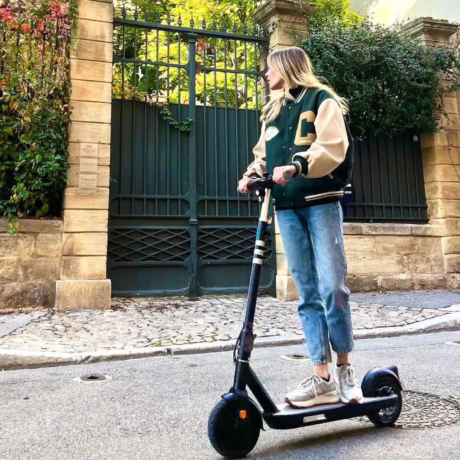 Okai NEON Lite ES10 Electric Scooter view 2