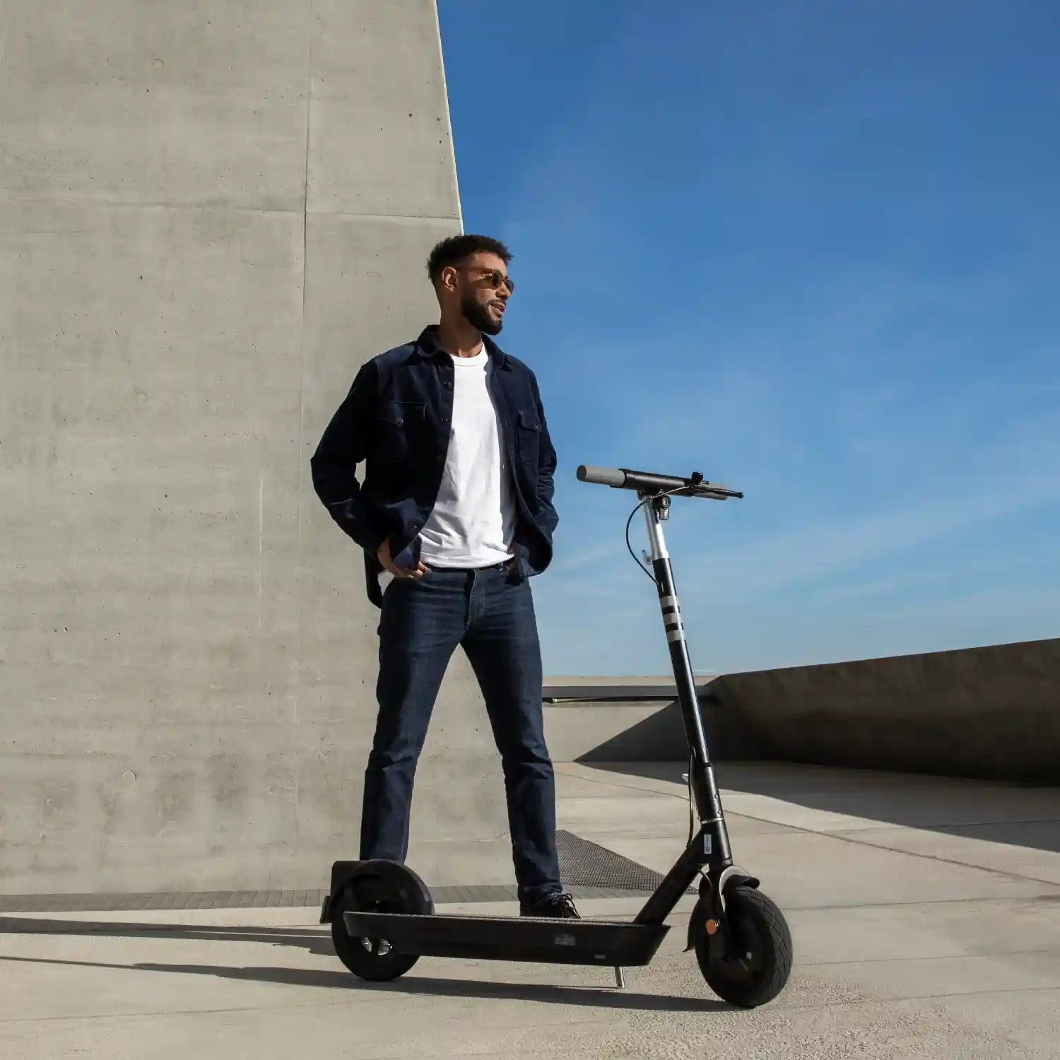 Okai NEON Pro ES30 Electric Scooter view 2