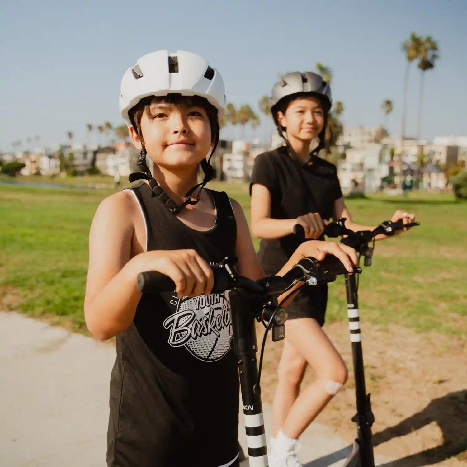 Okai Zippy ES51- Entry Level Electric Scooter Light Weight Compact Commuter view 4
