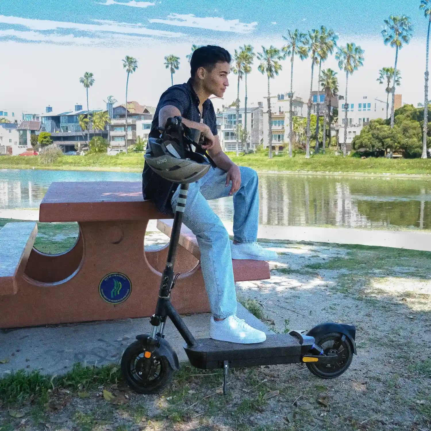 Okai NEON Ultra ES40 Electric Scooter -High-Performance City Scooter view 3