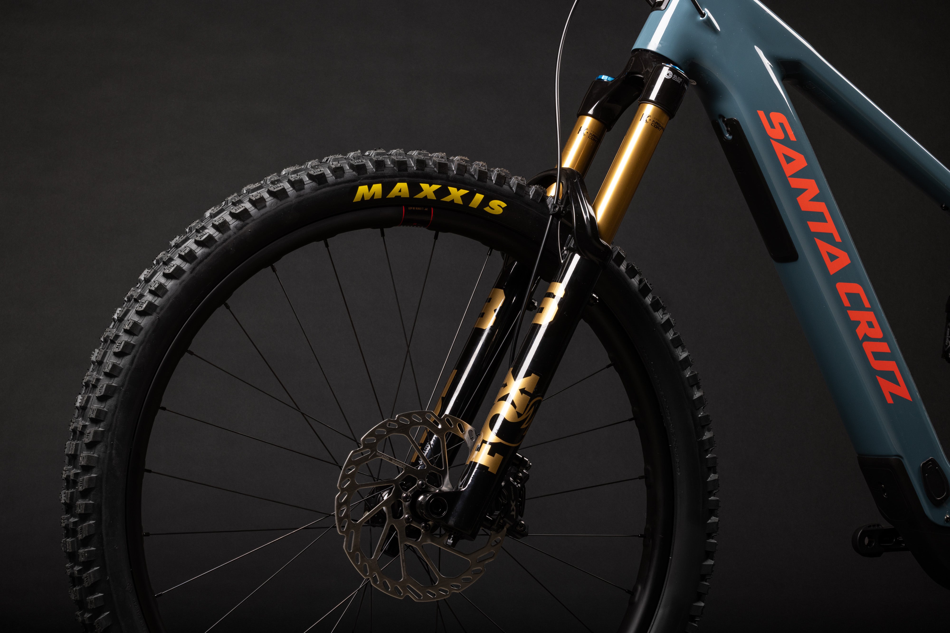 Santa Cruz Vala XT Di2 Lite RSV Electric Bike view 3