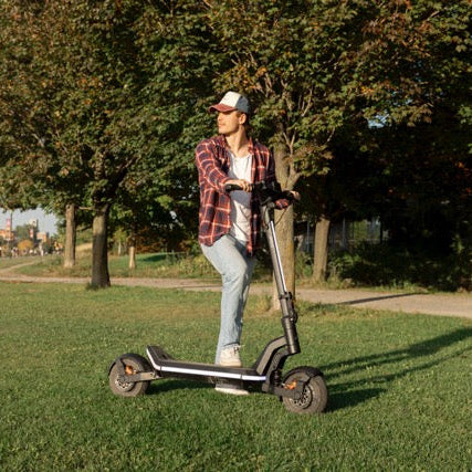 Apollo Phantom 2.0 Stellar (60V) Electric Scooter view 3