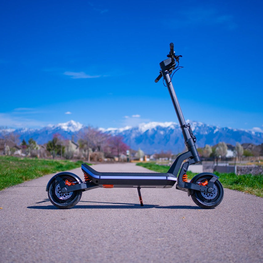 Apollo Phantom 2.0 Stellar (60V) Electric Scooter view 2