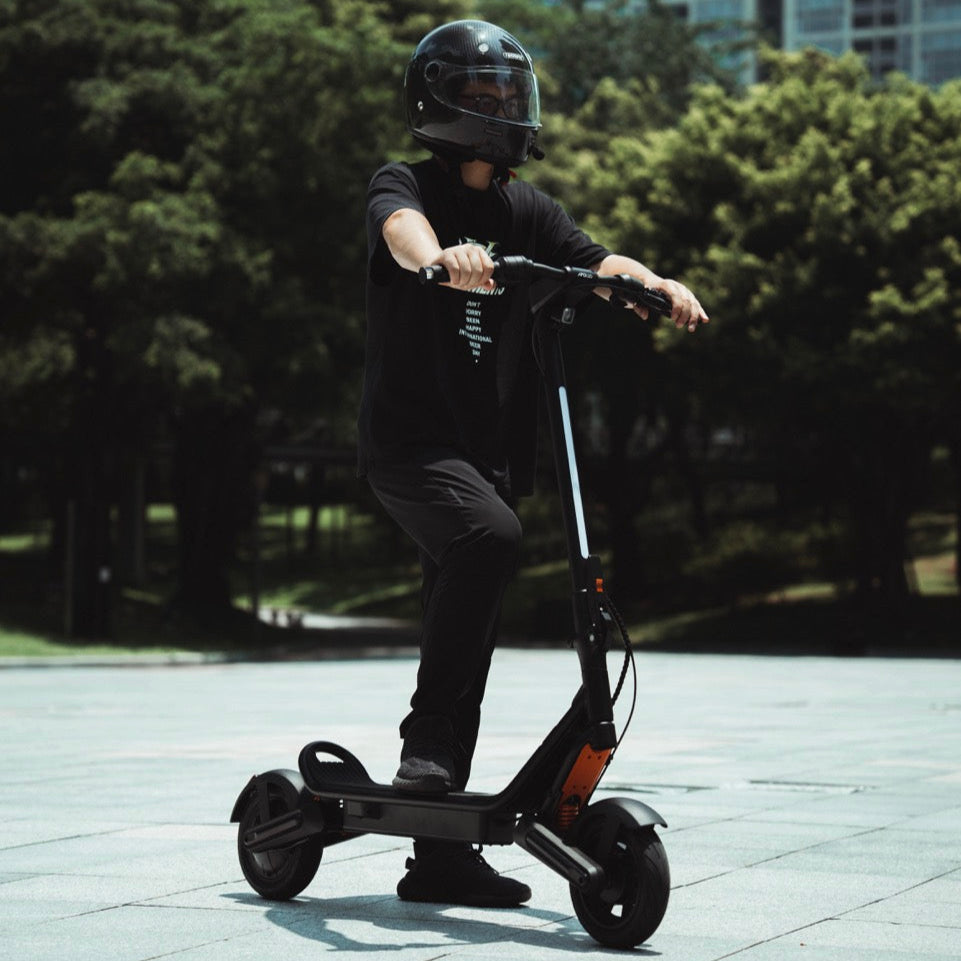 Apollo Explore 2.0 Electric Scooter view 3